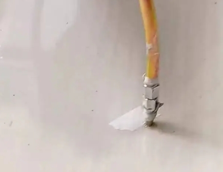 日喀则瓷砖空鼓维修公司专业解答在瓷砖铺贴过程中，如果使用的砂料过粗（如全部使用了粗砂），可能会导致以下问题